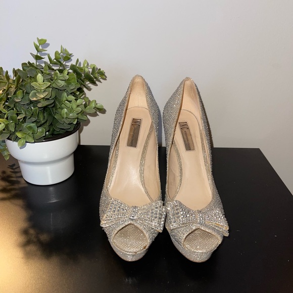 Gold Heels - Picture 5 of 5